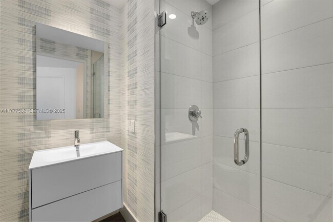 Building Photo - 2900 NE 7th Ave