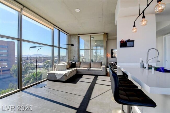Building Photo - Gorgeous Views! Fully Furnished Modern loft-style