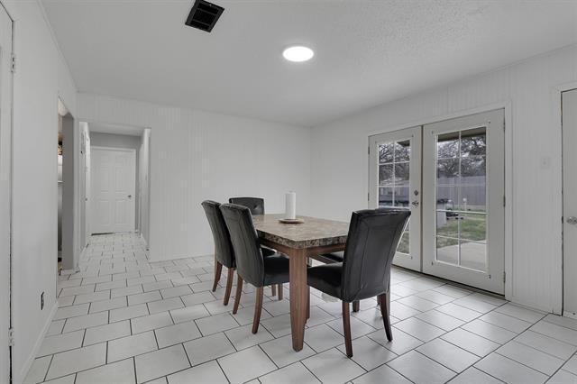 Building Photo - 321 Bowles Ct