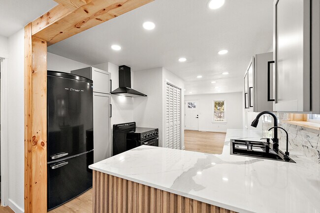 Building Photo - 11259 Chapp Ave