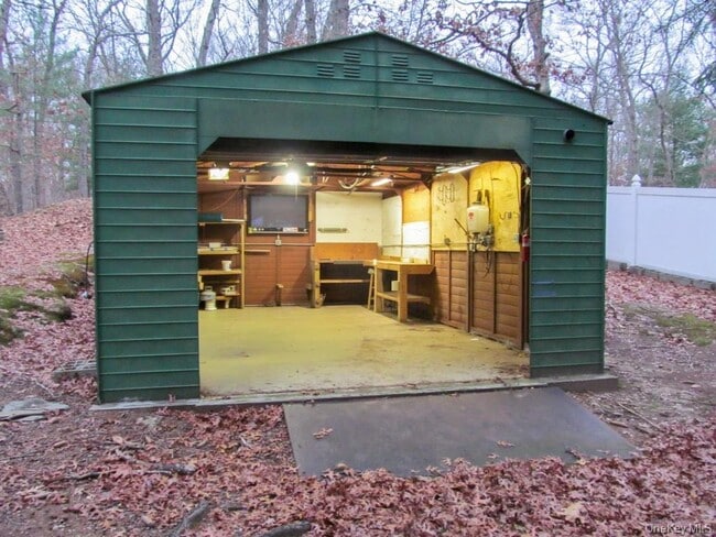 Building Photo - 765 Meadow Rd