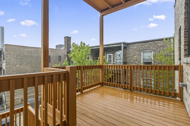 Building Photo - 4338 N Clarendon Ave