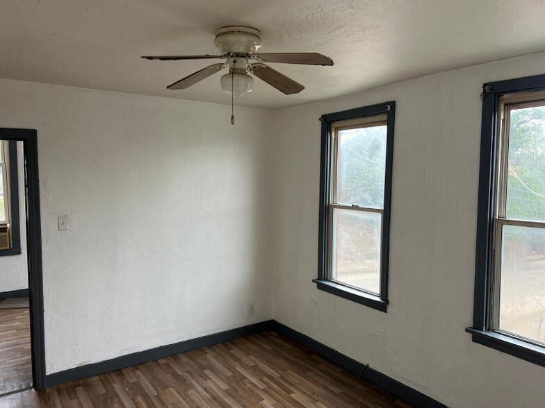 Building Photo - 1101 Evans Ave