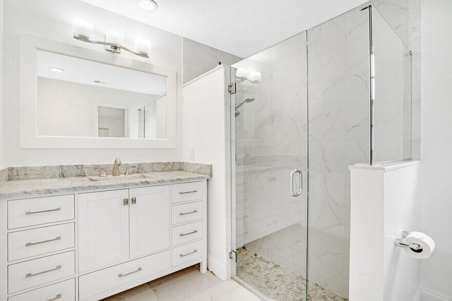 Building Photo - 9044 Pine Springs Dr