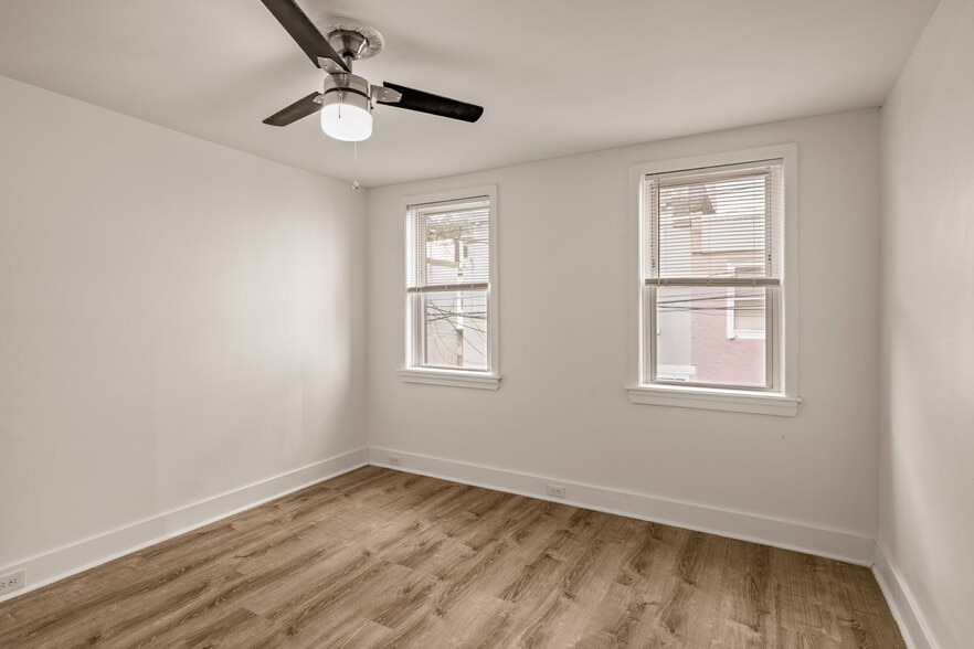 Building Photo - 2117 N Hope St