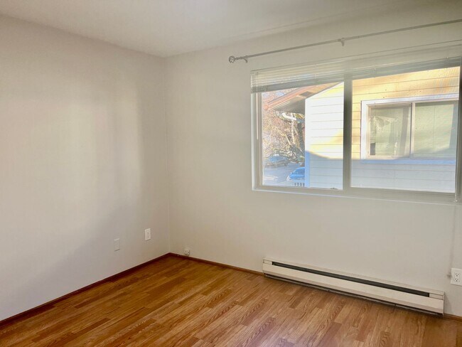 Building Photo - 3-Bedroom North Green Lake Townhouse-Style...