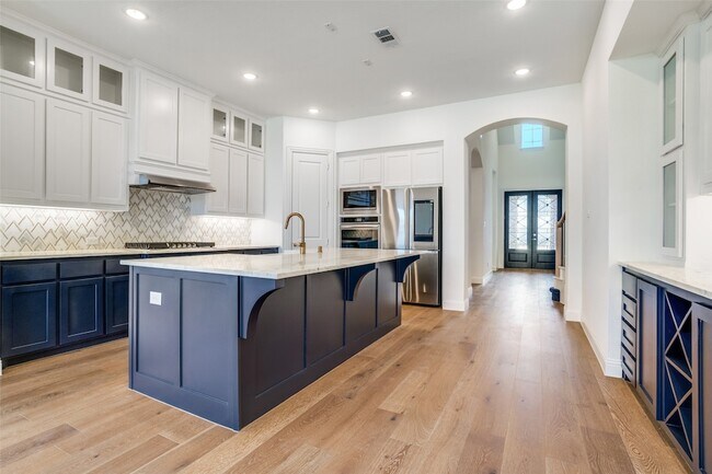 Building Photo - 3503 Foxhall St