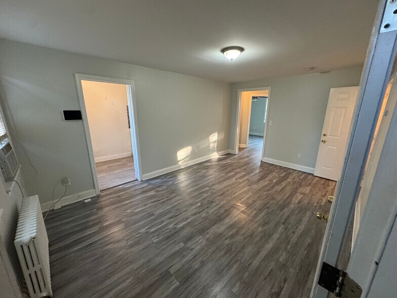 Building Photo - 5602 Midwood Ave