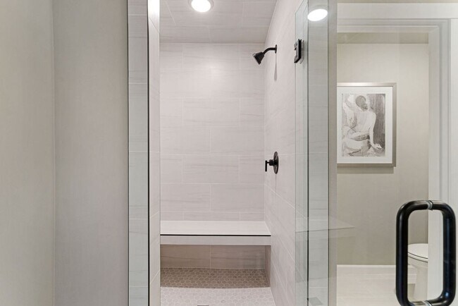 Building Photo - 6812 NE 131st Way