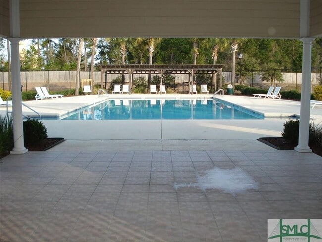 Building Photo - 240 Summer Hill Way
