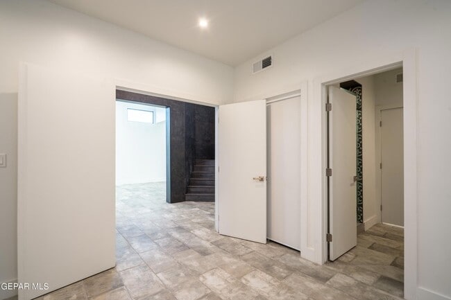 Building Photo - 1029 Calle Parque Dr