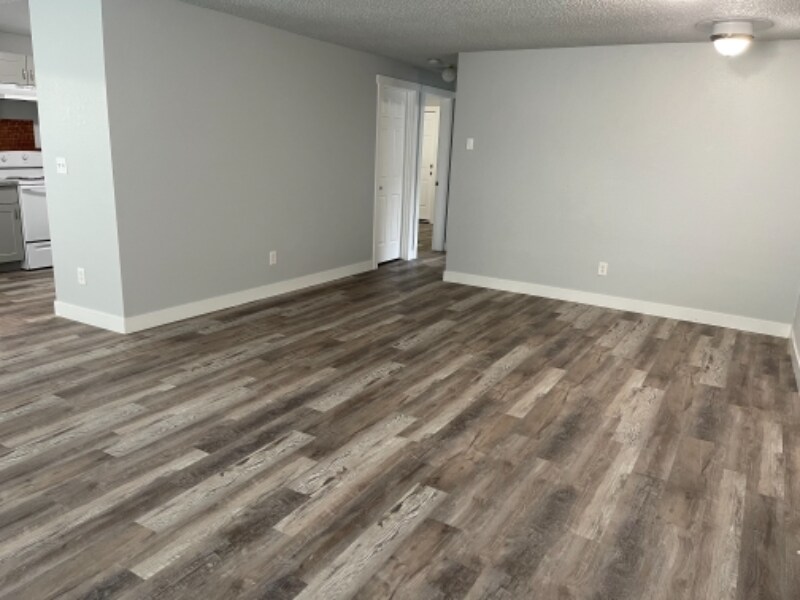 Building Photo - 307 W Reynolds Ave