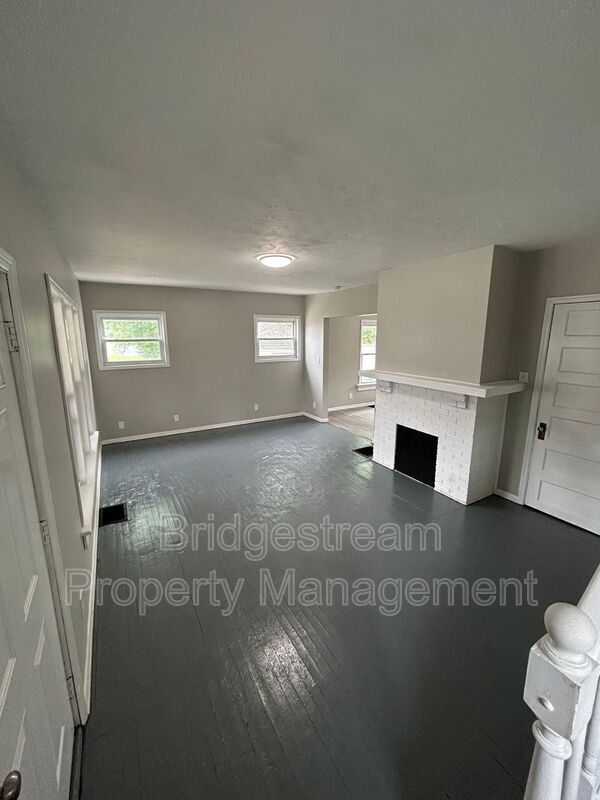 Building Photo - 279 S Findlay St