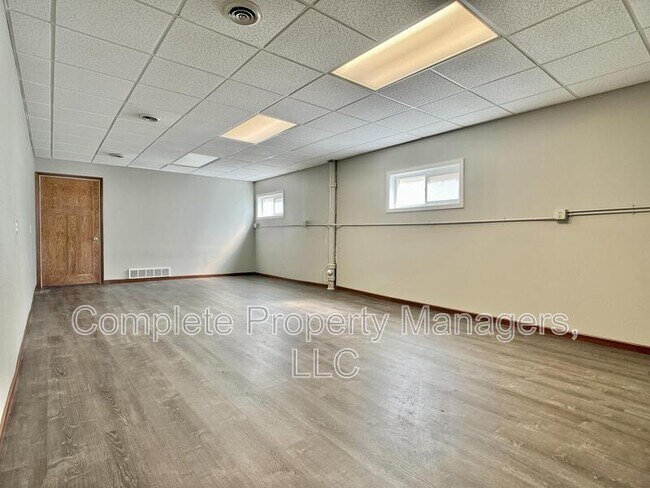 Building Photo - 702 E Main St