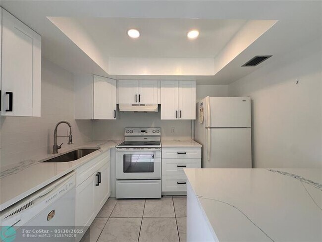 Building Photo - 4263 Oak Terrace Dr