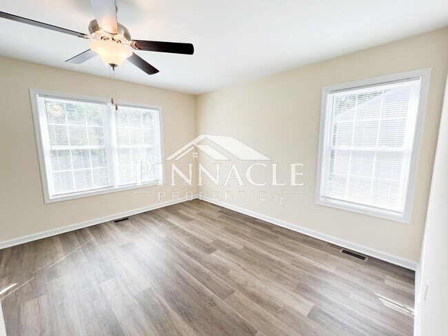 Building Photo - 2305 Tazewell Ave