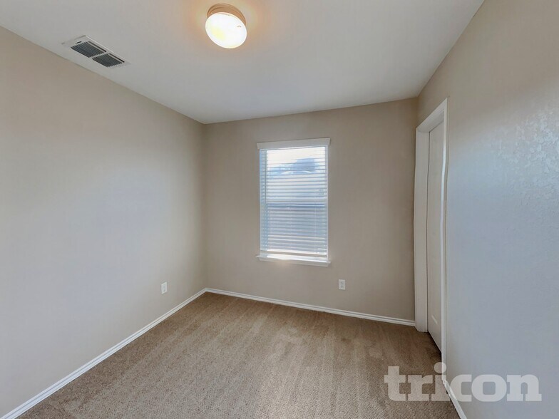 Building Photo - 10355 Dunlap