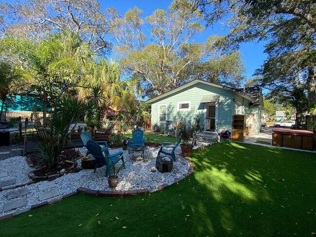 Building Photo - Beautiful Single family Home In Gulfport FL