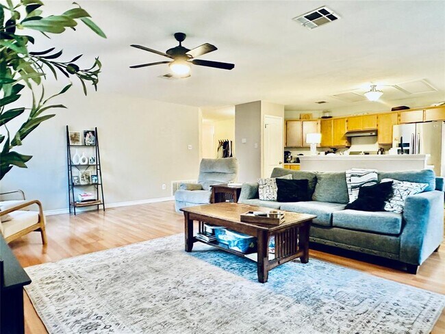 Building Photo - 1208 Tremont Dr