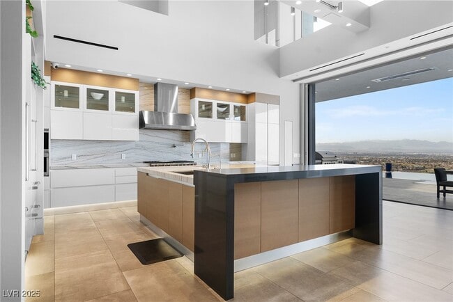 Building Photo - 5 Rockstream Dr