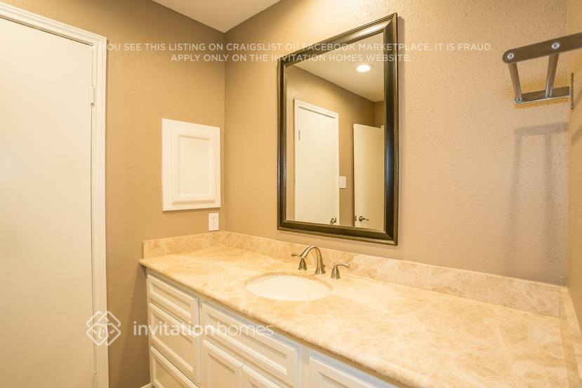 Building Photo - 22507 Red River Dr