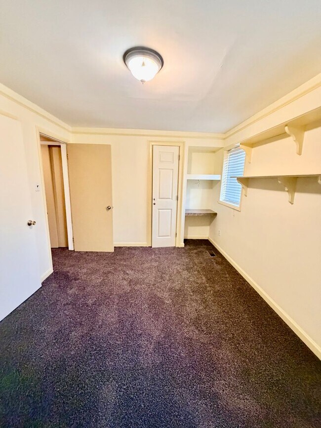 Building Photo - 3 bed 2.5 bath in Port Richmond with Garag...