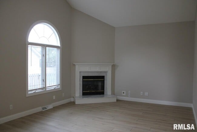 Building Photo - 2807 Cronin Dr