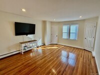 Building Photo - 211 W Walnut St