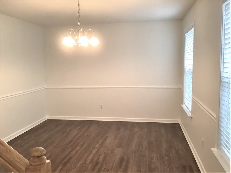 Building Photo - 106 Sweetland Ct