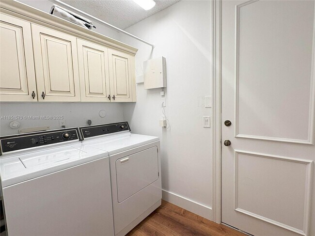 Building Photo - 2530 Windsor Way Ct