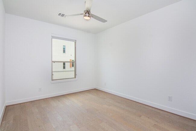 Building Photo - 462 S Centro Cir