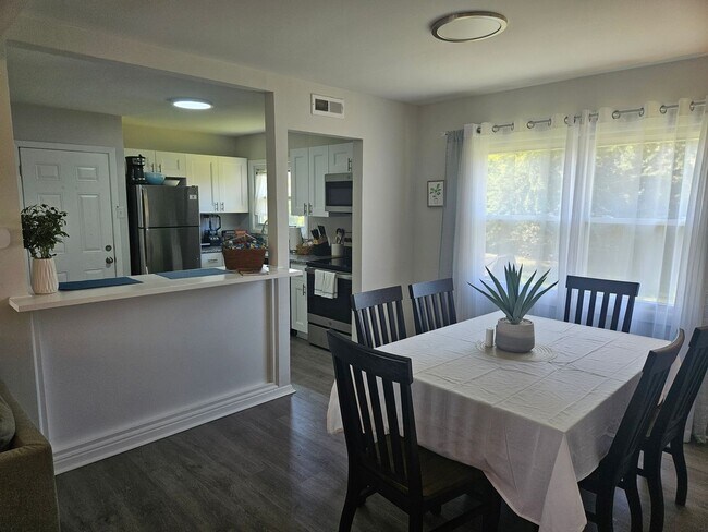 Building Photo - 2213 Wharton Ave