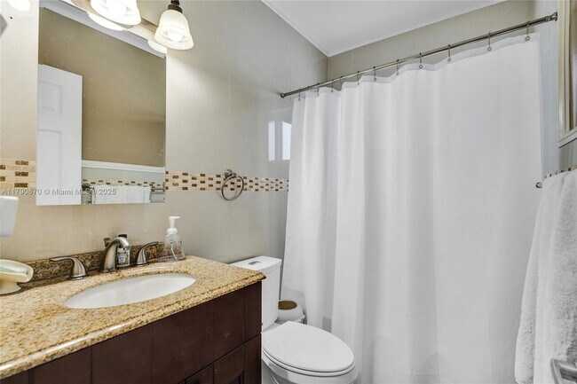 Building Photo - 5811 SW 95th Ct