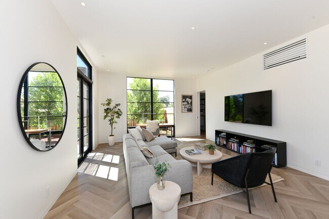Building Photo - Discover NapaLuxe, A Newly Constructed Pri...