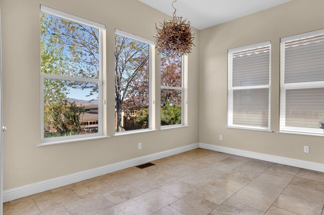 Building Photo - Upper Manzanita Home With City View