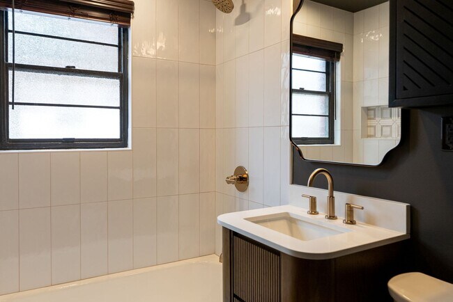 Building Photo - Heritage Historic - Unit A