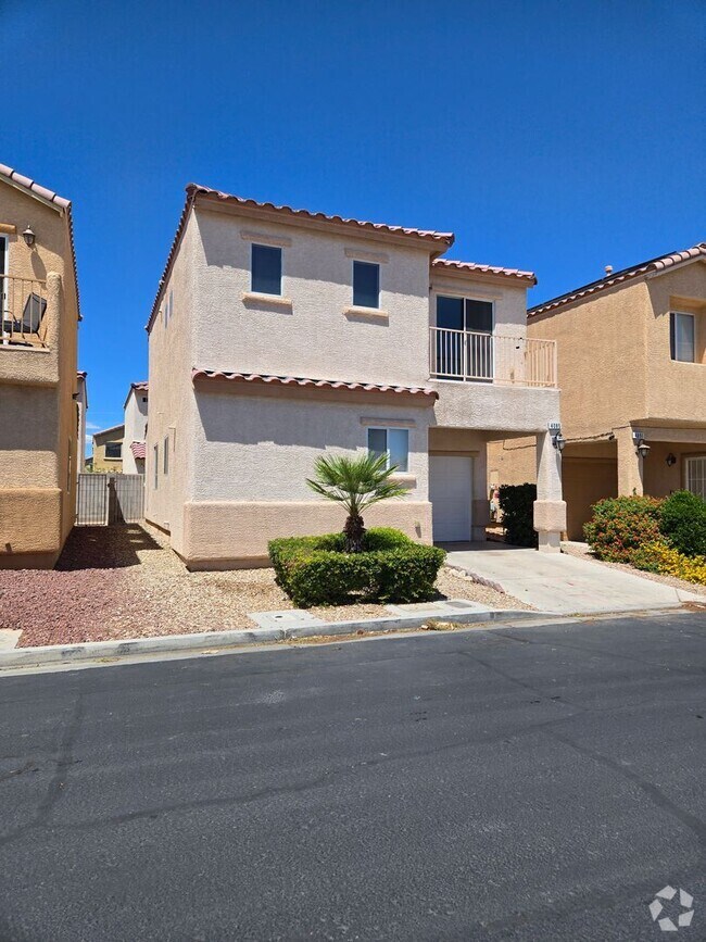 Building Photo - A Fabulous 3 Bed, 2.5 Bath, 2 Story Home W...