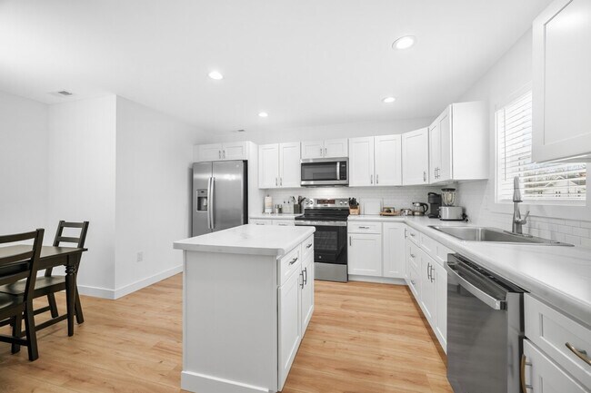 Building Photo - 1019 Central Ave