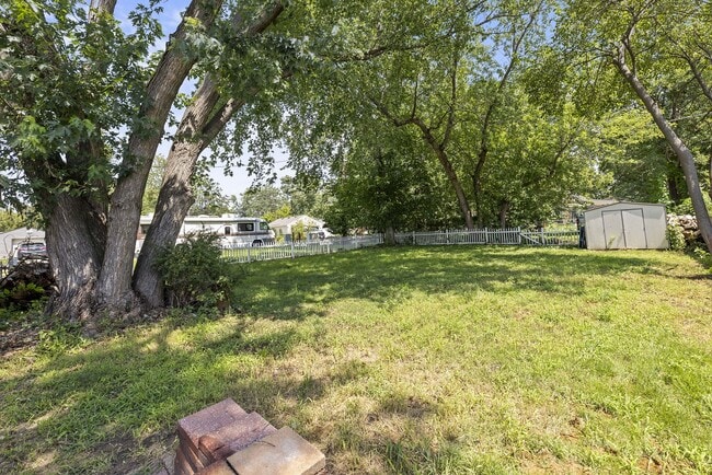 Building Photo - Cozy 3-Bedroom Ranch with Garage in Charmi...