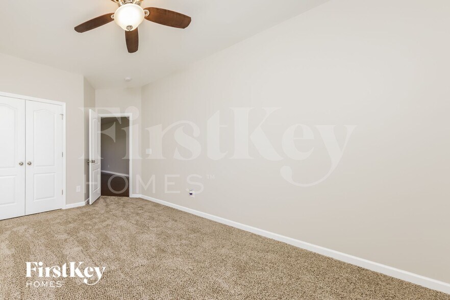 Building Photo - 190 Parkview Ln