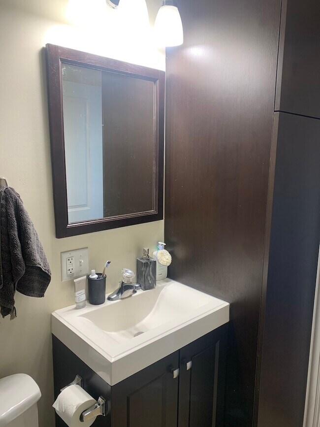 Building Photo - 1738 W Huron St