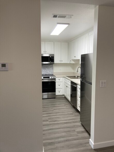 Building Photo - 2875 N Los Felices Rd