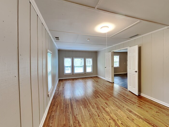 Building Photo - 2784 Warren Rd