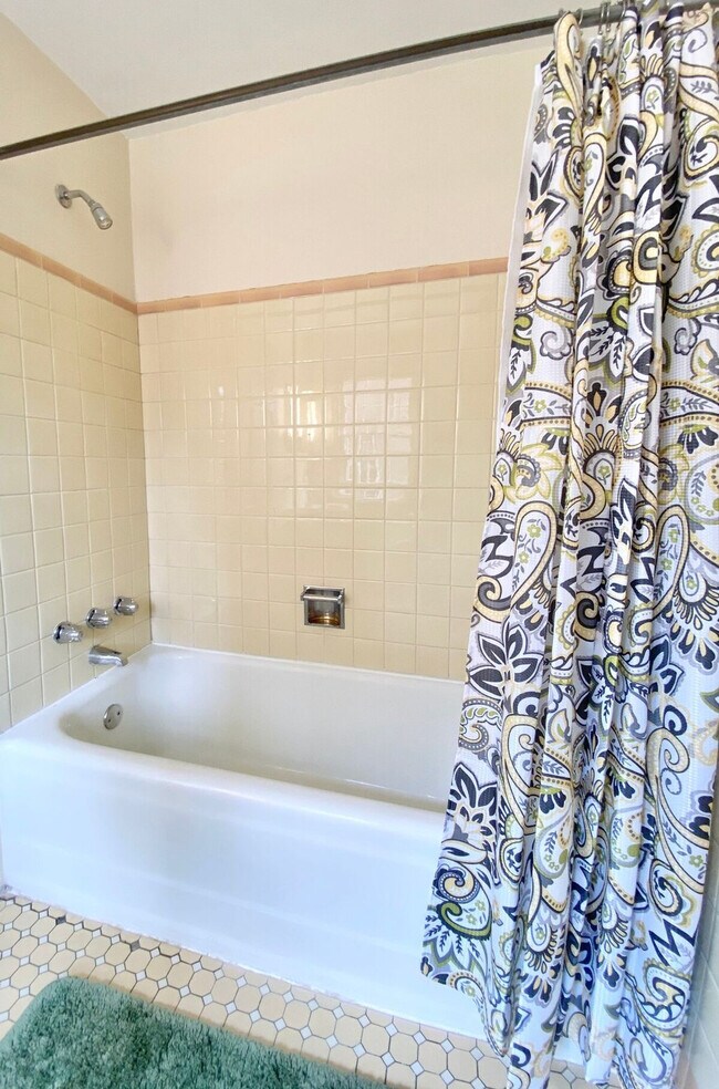 Building Photo - 16225 Glynn Rd