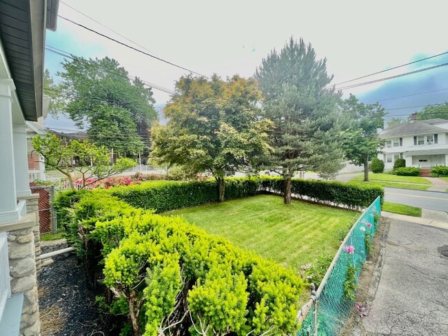 Building Photo - 31 Midland Ave