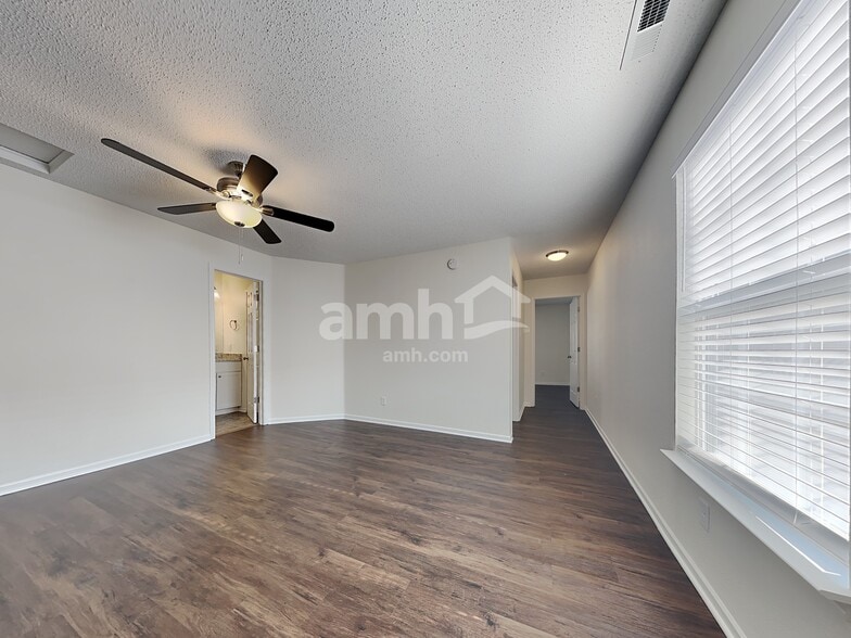 Building Photo - 12907 Old Glory Dr