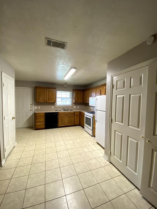 Building Photo - 2310 Antelope Ln