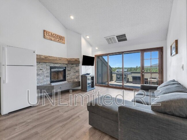 Building Photo - 5700 N Villa Cir