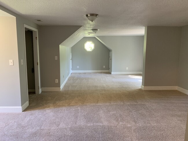 Building Photo - 921 Hurricane Ct