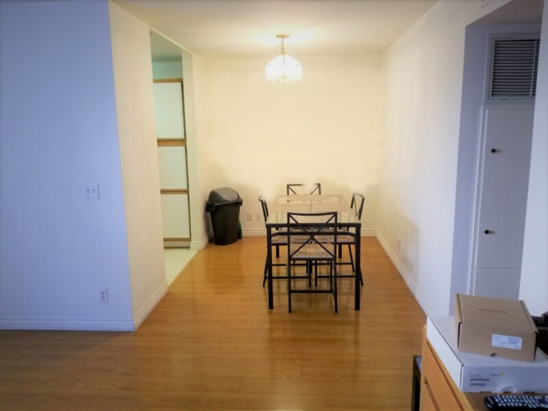 Building Photo - 143 S Hayworth Ave